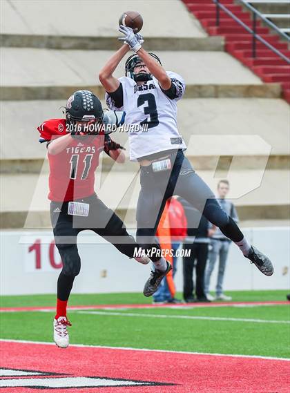 Thumbnail 2 in Forsan vs. Anson (UIL 2A Regional Playoff) photogallery.
