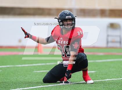 Thumbnail 2 in Forsan vs. Anson (UIL 2A Regional Playoff) photogallery.