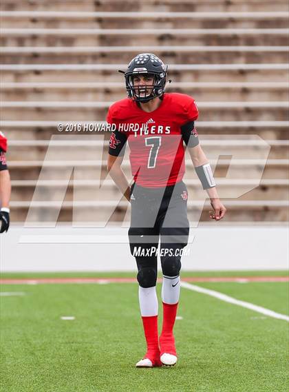 Thumbnail 2 in Forsan vs. Anson (UIL 2A Regional Playoff) photogallery.