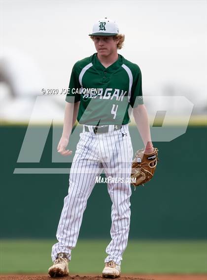 Thumbnail 2 in Reagan [Ronald] vs Franklin (San Antonio Classic) photogallery.