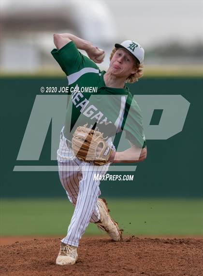 Thumbnail 2 in Reagan [Ronald] vs Franklin (San Antonio Classic) photogallery.
