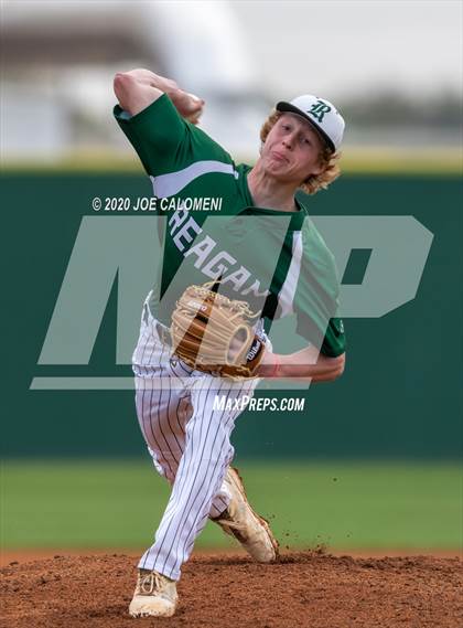 Thumbnail 3 in Reagan [Ronald] vs Franklin (San Antonio Classic) photogallery.