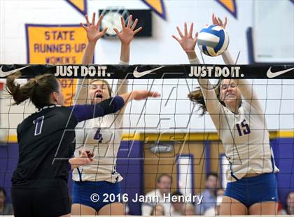 Thumbnail 1 in Fayetteville vs. St. Ignatius (Durango Fall Classic) photogallery.