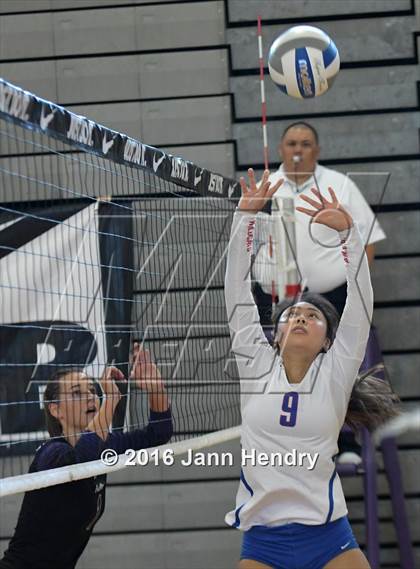 Thumbnail 2 in Fayetteville vs. St. Ignatius (Durango Fall Classic) photogallery.