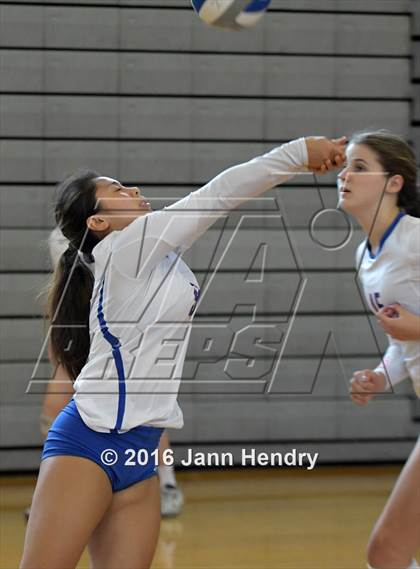 Thumbnail 3 in Fayetteville vs. St. Ignatius (Durango Fall Classic) photogallery.