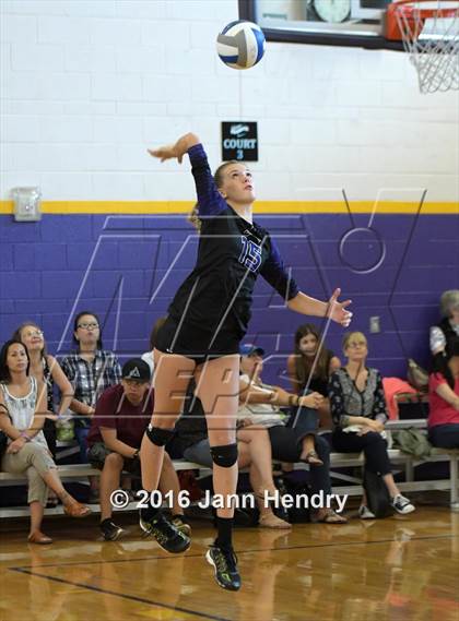 Thumbnail 1 in Fayetteville vs. St. Ignatius (Durango Fall Classic) photogallery.