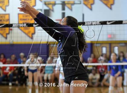Thumbnail 3 in Fayetteville vs. St. Ignatius (Durango Fall Classic) photogallery.