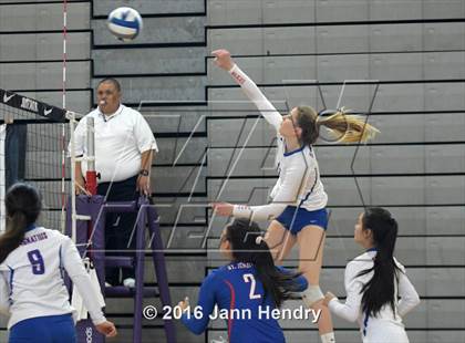 Thumbnail 2 in Fayetteville vs. St. Ignatius (Durango Fall Classic) photogallery.