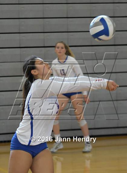 Thumbnail 2 in Fayetteville vs. St. Ignatius (Durango Fall Classic) photogallery.