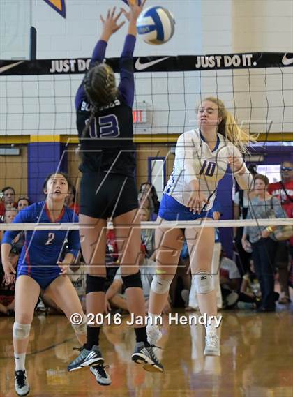 Thumbnail 2 in Fayetteville vs. St. Ignatius (Durango Fall Classic) photogallery.
