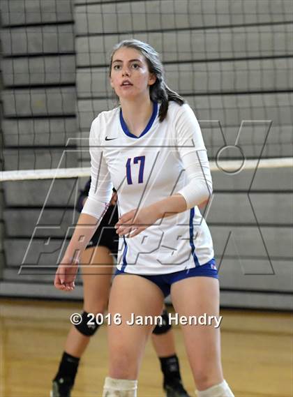 Thumbnail 1 in Fayetteville vs. St. Ignatius (Durango Fall Classic) photogallery.