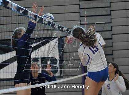 Thumbnail 1 in Fayetteville vs. St. Ignatius (Durango Fall Classic) photogallery.