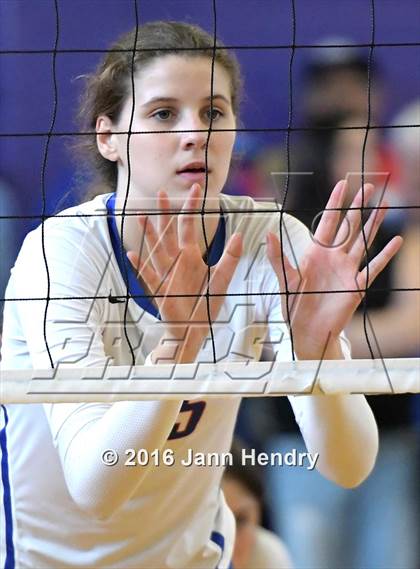 Thumbnail 3 in Fayetteville vs. St. Ignatius (Durango Fall Classic) photogallery.