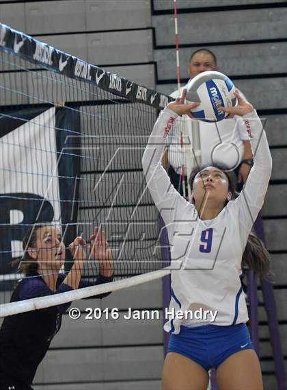 Thumbnail 1 in Fayetteville vs. St. Ignatius (Durango Fall Classic) photogallery.