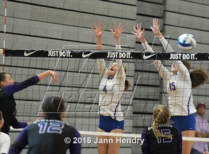 Thumbnail 1 in Fayetteville vs. St. Ignatius (Durango Fall Classic) photogallery.