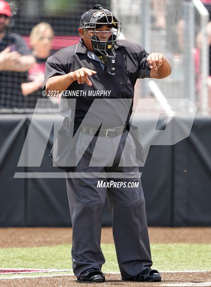 Thumbnail 2 in Tomball vs Rockwall-Heath (UIL 6A Regional Semi-Final) photogallery.