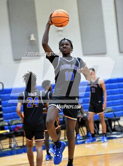 Thumbnail 2 in Tampa Catholic vs Mainland (The First Academy Invitational) photogallery.