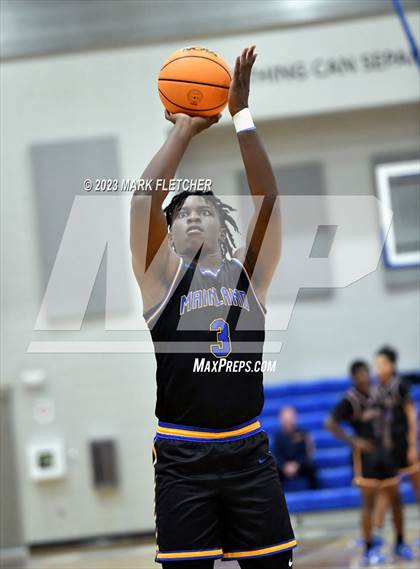 Thumbnail 2 in Tampa Catholic vs Mainland (The First Academy Invitational) photogallery.