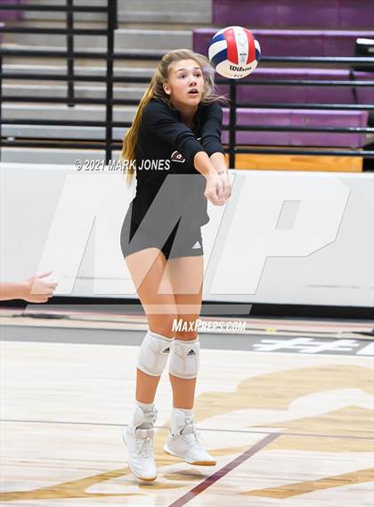 Thumbnail 2 in Mount Notre Dame vs. Assumption (GEICO Girls Invitational) photogallery.