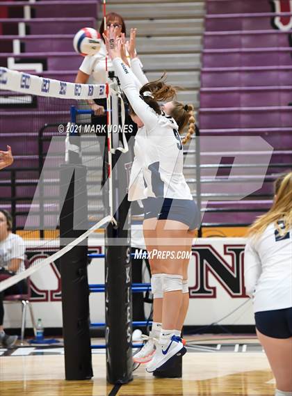 Thumbnail 2 in Mount Notre Dame vs. Assumption (GEICO Girls Invitational) photogallery.