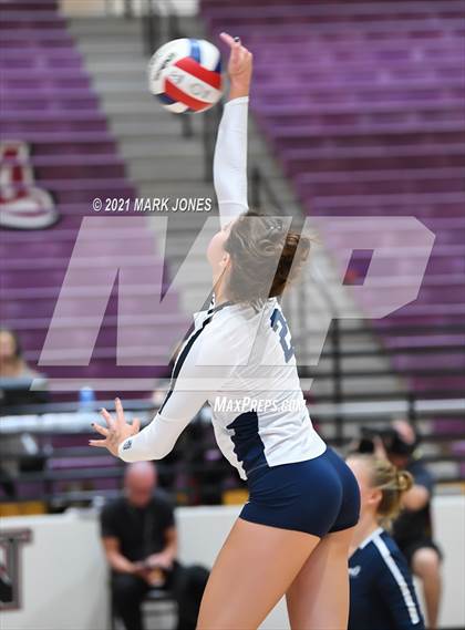 Thumbnail 3 in Mount Notre Dame vs. Assumption (GEICO Girls Invitational) photogallery.