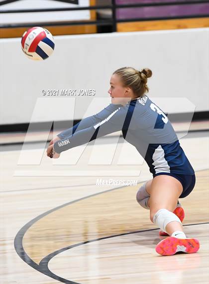 Thumbnail 2 in Mount Notre Dame vs. Assumption (GEICO Girls Invitational) photogallery.