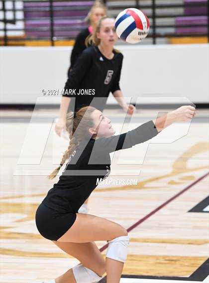Thumbnail 2 in Mount Notre Dame vs. Assumption (GEICO Girls Invitational) photogallery.