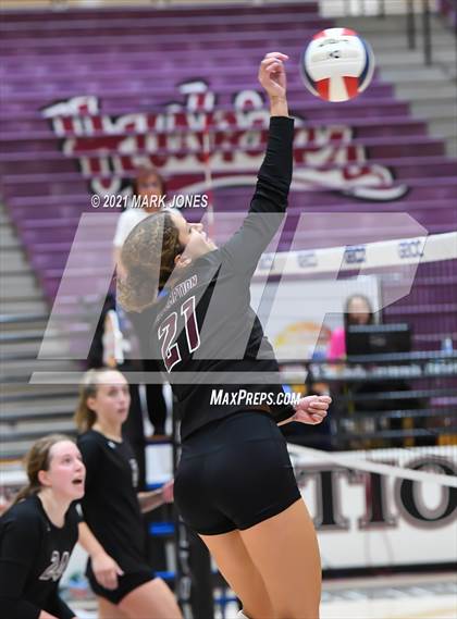 Thumbnail 3 in Mount Notre Dame vs. Assumption (GEICO Girls Invitational) photogallery.
