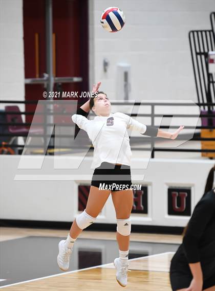 Thumbnail 3 in Mount Notre Dame vs. Assumption (GEICO Girls Invitational) photogallery.