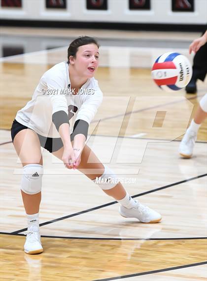 Thumbnail 3 in Mount Notre Dame vs. Assumption (GEICO Girls Invitational) photogallery.