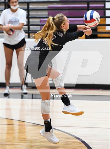 Thumbnail 3 in Mount Notre Dame vs. Assumption (GEICO Girls Invitational) photogallery.
