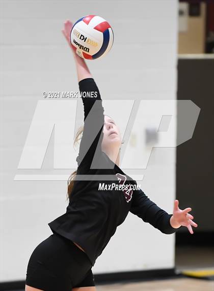 Thumbnail 3 in Mount Notre Dame vs. Assumption (GEICO Girls Invitational) photogallery.