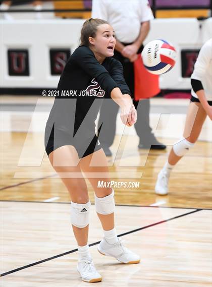 Thumbnail 3 in Mount Notre Dame vs. Assumption (GEICO Girls Invitational) photogallery.