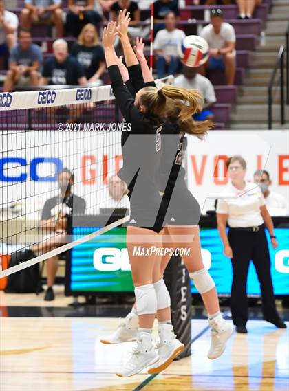 Thumbnail 2 in Mount Notre Dame vs. Assumption (GEICO Girls Invitational) photogallery.