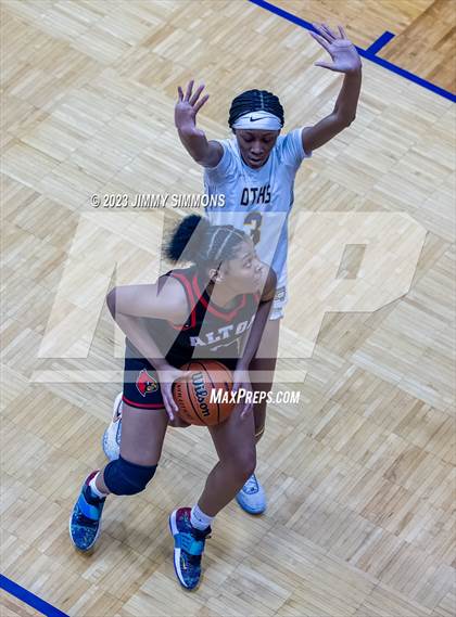 Thumbnail 1 in Alton @ O'Fallon (IHSA Class 4A Sectional Semifinals)  photogallery.