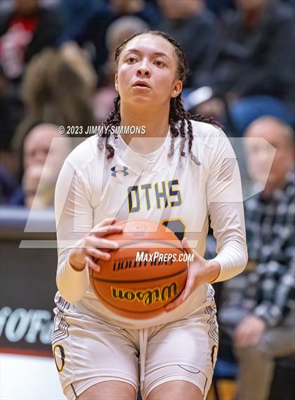 Thumbnail 3 in Alton @ O'Fallon (IHSA Class 4A Sectional Semifinals)  photogallery.