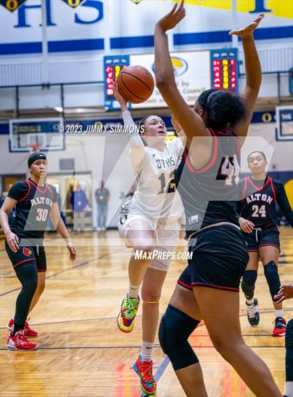 Thumbnail 1 in Alton @ O'Fallon (IHSA Class 4A Sectional Semifinals)  photogallery.