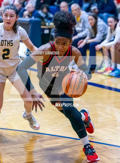Thumbnail 3 in Alton @ O'Fallon (IHSA Class 4A Sectional Semifinals)  photogallery.