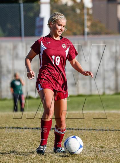 Thumbnail 1 in Viewmont vs Hillcrest (UHSAA 5A Quarterfinal) photogallery.