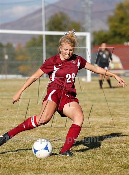 Thumbnail 2 in Viewmont vs Hillcrest (UHSAA 5A Quarterfinal) photogallery.
