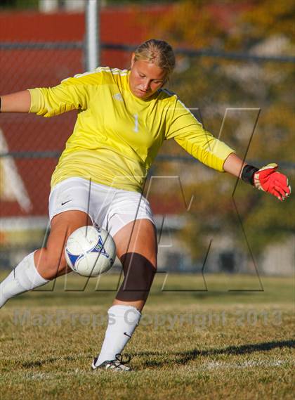 Thumbnail 2 in Viewmont vs Hillcrest (UHSAA 5A Quarterfinal) photogallery.