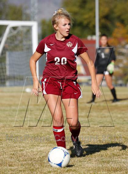 Thumbnail 2 in Viewmont vs Hillcrest (UHSAA 5A Quarterfinal) photogallery.