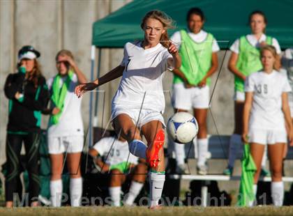 Thumbnail 3 in Viewmont vs Hillcrest (UHSAA 5A Quarterfinal) photogallery.