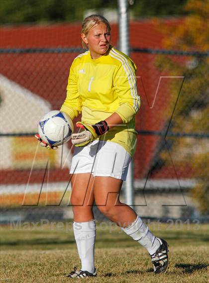 Thumbnail 2 in Viewmont vs Hillcrest (UHSAA 5A Quarterfinal) photogallery.