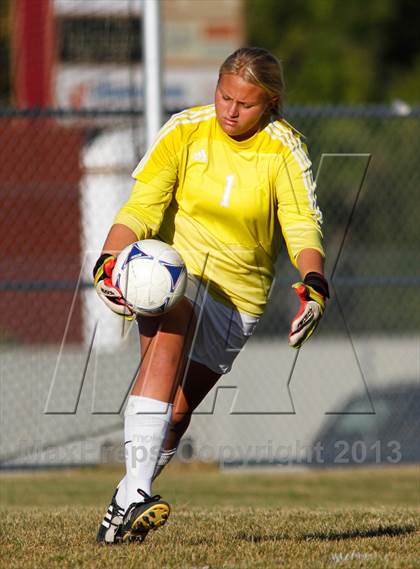 Thumbnail 3 in Viewmont vs Hillcrest (UHSAA 5A Quarterfinal) photogallery.