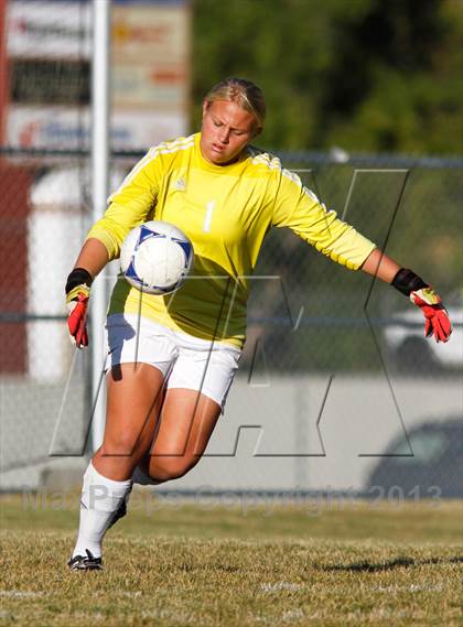 Thumbnail 1 in Viewmont vs Hillcrest (UHSAA 5A Quarterfinal) photogallery.