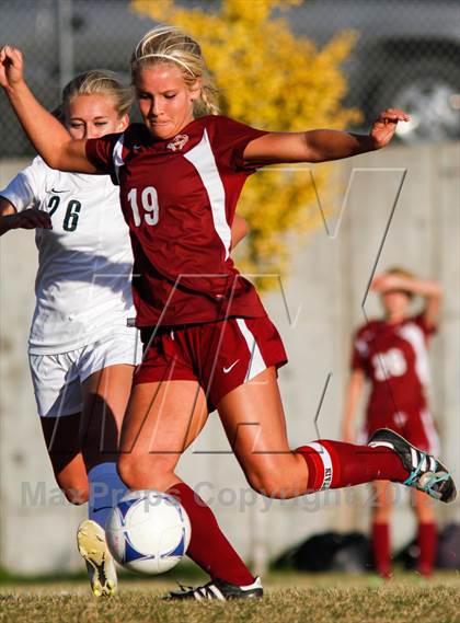 Thumbnail 1 in Viewmont vs Hillcrest (UHSAA 5A Quarterfinal) photogallery.