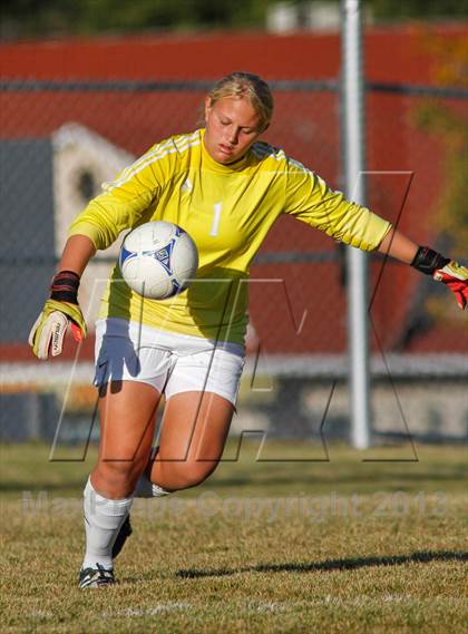 Thumbnail 3 in Viewmont vs Hillcrest (UHSAA 5A Quarterfinal) photogallery.