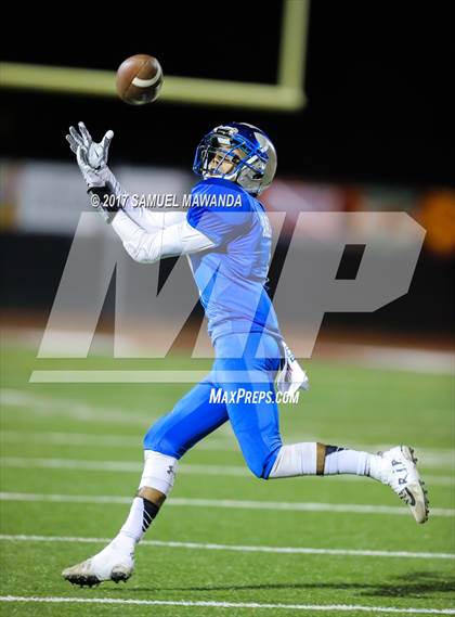 Thumbnail 2 in Animo Robinson vs. Sherman Oaks CES (CIF LACS 8-Man Final) photogallery.