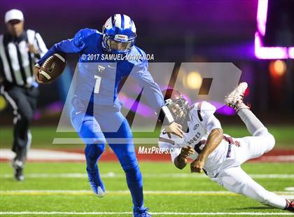 Thumbnail 2 in Animo Robinson vs. Sherman Oaks CES (CIF LACS 8-Man Final) photogallery.